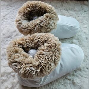 Avon Duvet Slippers, Faux Fur, White, Tan, Size 7/8, NWT